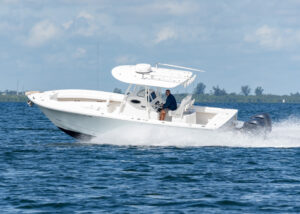 28' 2017 Regulator Center Console