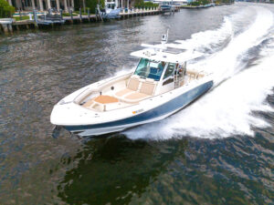 38' 2022 Boston Whaler 380 Outrage