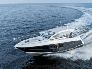 2015 Cruisers Yachts 390 Express Coupe