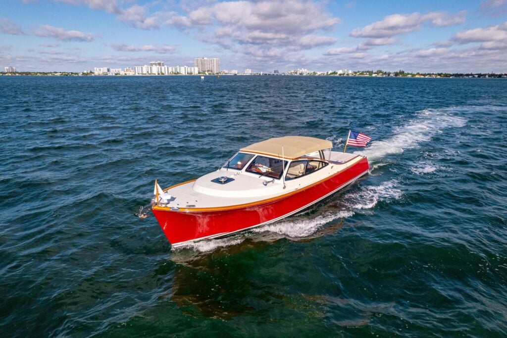 38' 2009 Hinckley Talaria